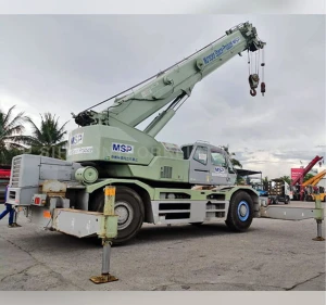 Crane 60 ton 4 wheel